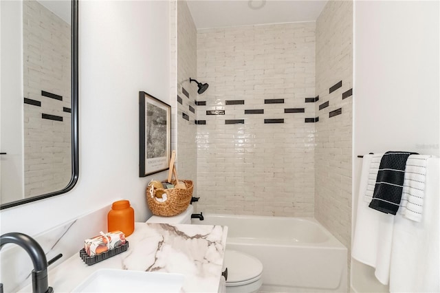 527 W Park St, Lakeland, FL 33803 - full bathroom featuring toilet, bathing tub / shower combination, and vanity