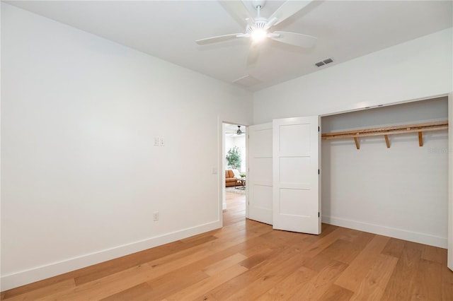 527 W Park St, Lakeland, FL 33803 - unfurnished bedroom with light wood-style flooring, baseboards, a closet, and a ceiling fan