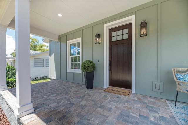 527 W Park St, Lakeland, FL 33803 - entrance to property with board and batten siding