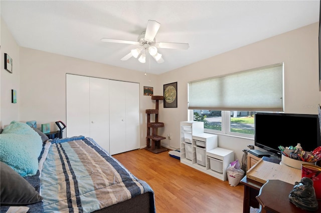 bedroom featuring a closet, light wood-style flooring, and ceiling fan