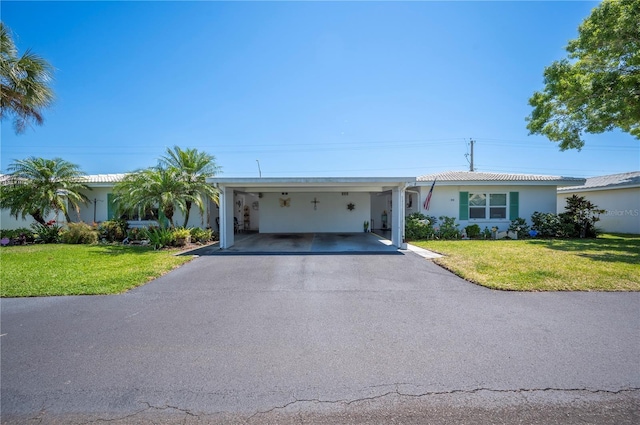 ranch-style house featuring stucco siding, driveway, and a front yard