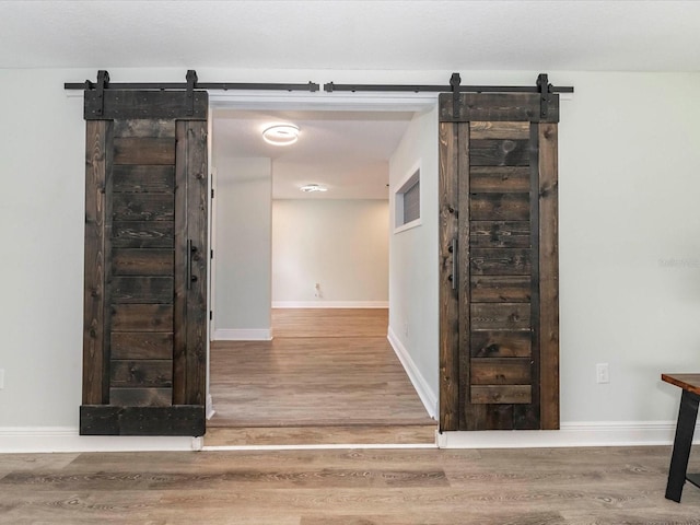 502 Duchess Dr, Lakeland, FL 33803 - interior space featuring baseboards, a barn door, and wood finished floors