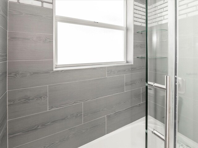 502 Duchess Dr, Lakeland, FL 33803 - full bath featuring an enclosed shower