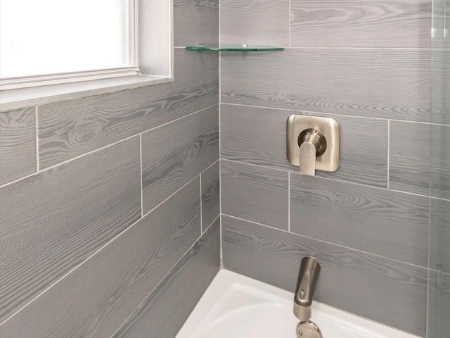 502 Duchess Dr, Lakeland, FL 33803 - bathroom with a tile shower