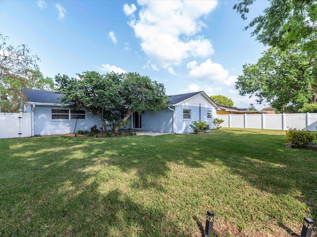 502 Duchess Dr, Lakeland, FL 33803 - rear view of property with fence and a yard