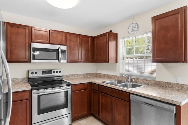 11 W Bay St, Davenport, FL 33837 - kitchen with appliances with stainless steel finishes, a sink, and light countertops