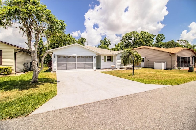 4976 Pleasant Hollow Trl, Lakeland, FL 33811 - single story home featuring an attached garage, driveway, and a front yard