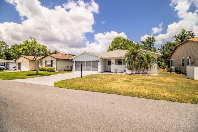 4976 Pleasant Hollow Trl, Lakeland, FL 33811 - single story home featuring concrete driveway, a front yard, and a garage