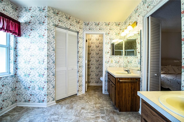 4976 Pleasant Hollow Trl, Lakeland, FL 33811 - full bath with a closet, a sink, baseboards, and wallpapered walls