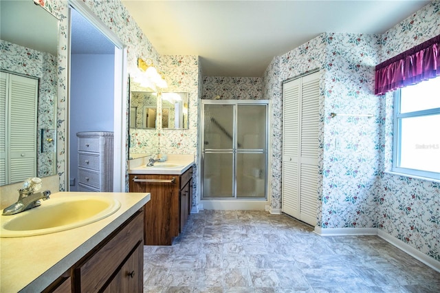 4976 Pleasant Hollow Trl, Lakeland, FL 33811 - full bathroom with a stall shower, a sink, baseboards, a closet, and wallpapered walls