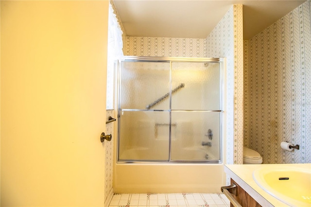 4976 Pleasant Hollow Trl, Lakeland, FL 33811 - full bathroom with vanity, combined bath / shower with glass door, wallpapered walls, and toilet
