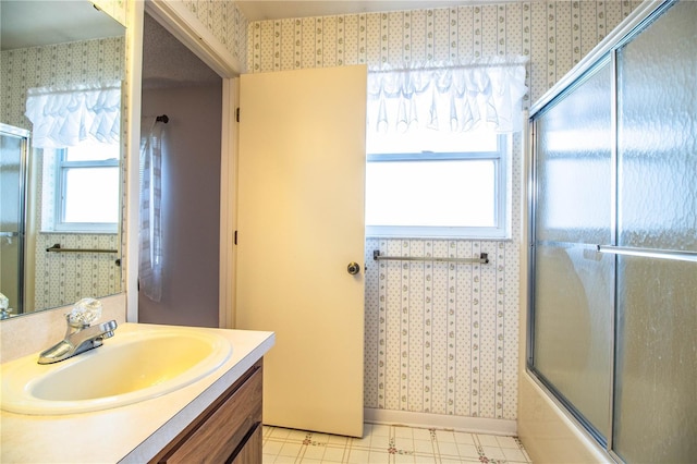4976 Pleasant Hollow Trl, Lakeland, FL 33811 - full bathroom with vanity and wallpapered walls