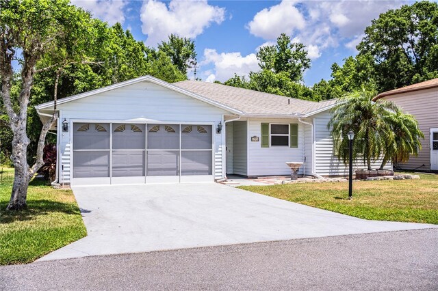 4976 Pleasant Hollow Trl, Lakeland, FL 33811 - ranch-style home featuring concrete driveway, an attached garage, and a front lawn