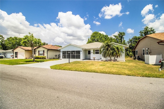 4976 Pleasant Hollow Trl, Lakeland, FL 33811 - single story home featuring an attached garage, concrete driveway, and a front yard