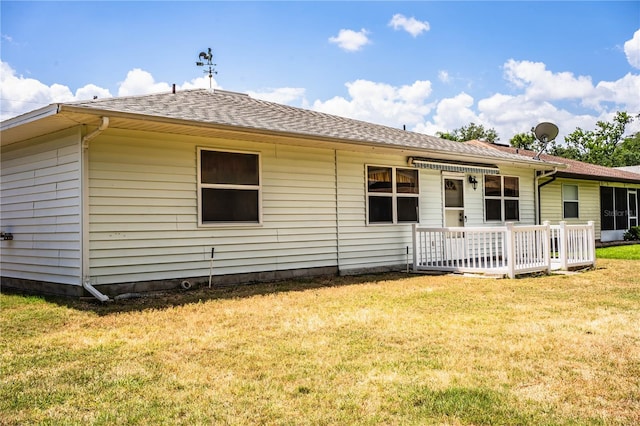 4976 Pleasant Hollow Trl, Lakeland, FL 33811 - rear view of property with a lawn and a shingled roof