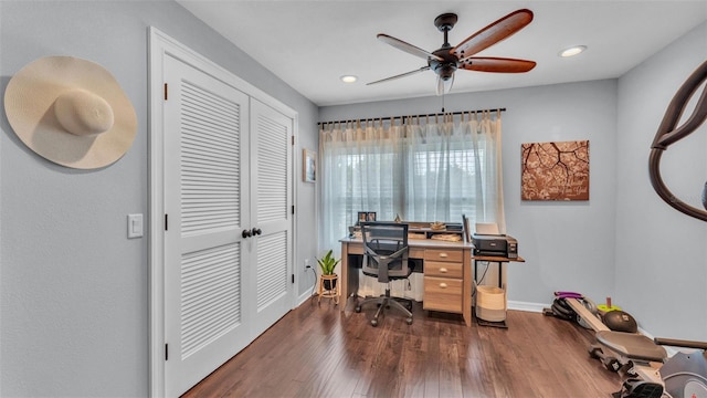home office featuring dark wood-style flooring, a ceiling fan, baseboards, and recessed lighting