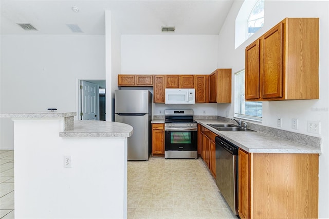 2660 Hemingway Ave, Haines City, FL 33844 - kitchen with light countertops, stainless steel appliances, visible vents, and a sink