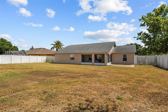 2812 Hickory Ridge Dr, Lakeland, FL 33813 - rear view of property with a fenced backyard, stucco siding, and a yard