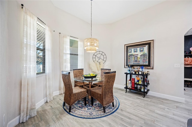 5531 Pebble Beach Dr, Lakeland, FL 33812 - dining room featuring baseboards, light wood-style floors, and a notable chandelier