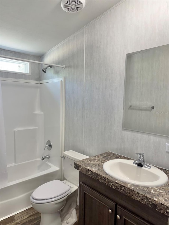 1619 N Lone Bay Blvd, Avon Park, FL 33825 - full bath with vanity, shower / tub combination, toilet, and wood finished floors