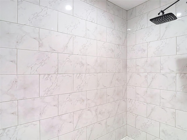 full bath with tiled shower