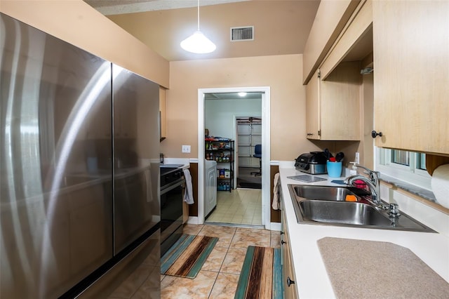 1061 Lowry Ave, Lakeland, FL 33801 - kitchen with stainless steel appliances, visible vents, a sink, washer / dryer, and light countertops