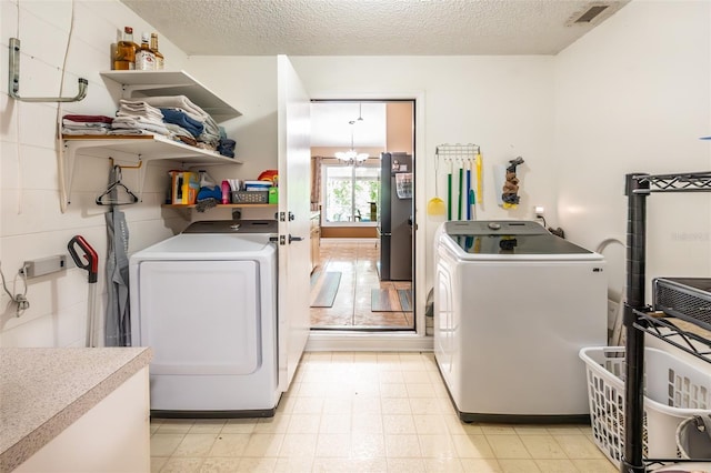 1061 Lowry Ave, Lakeland, FL 33801 - laundry area featuring a notable chandelier, laundry area, a textured ceiling, visible vents, and separate washer and dryer