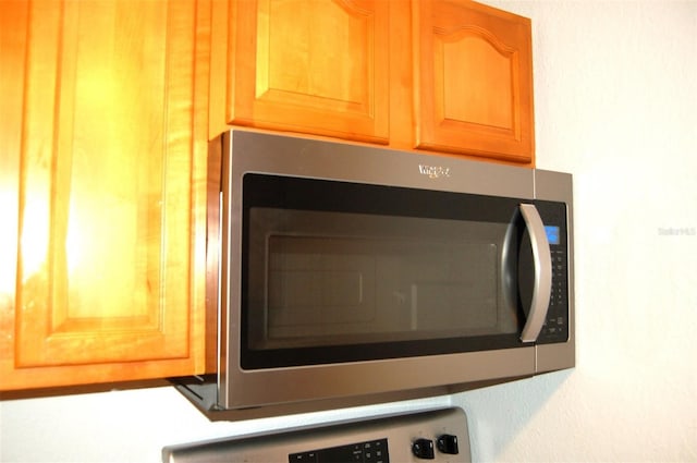 255 S Pennsylvania Ave, Lake Alfred, FL 33850 - kitchen view of stainless steel microwave