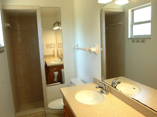 255 S Pennsylvania Ave, Lake Alfred, FL 33850 - bathroom with tiled shower, toilet, and vanity