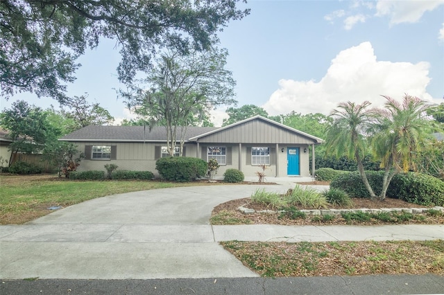4008 S Carlisle Rd, Lakeland, FL 33813 - ranch-style home with curved driveway and a front yard