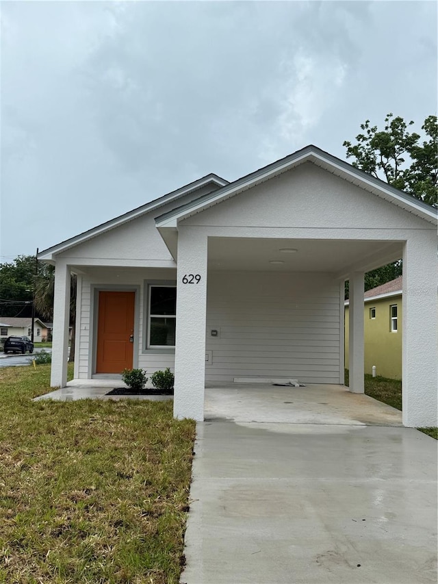 629 W 9th, Lakeland, FL 33805 - view of front facade featuring driveway, a front yard, and an attached carport