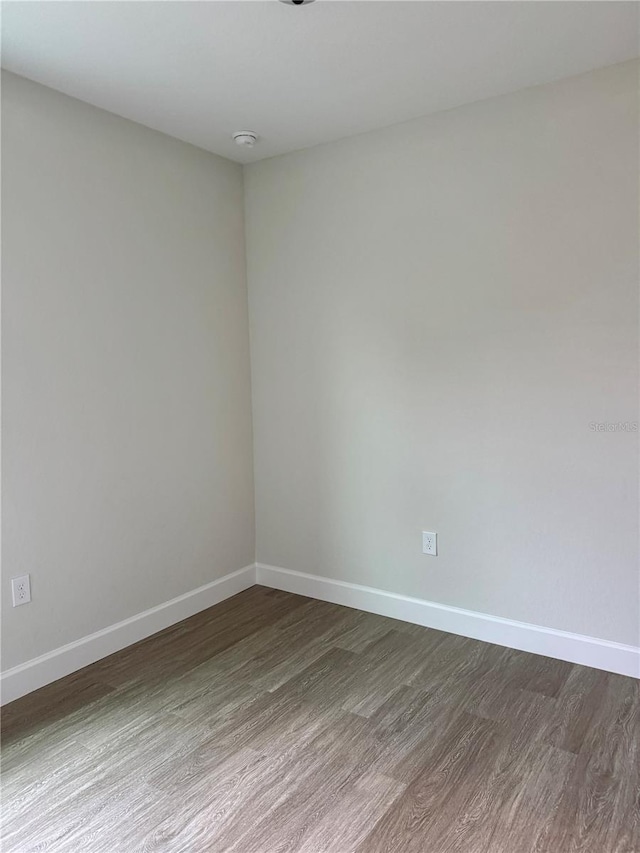 629 W 9th, Lakeland, FL 33805 - unfurnished room featuring baseboards, dark wood-style flooring, and a smoke detector