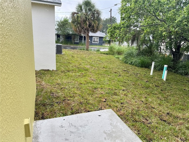 629 W 9th, Lakeland, FL 33805 - view of green lawn with cooling unit