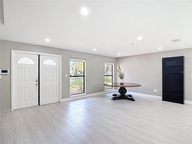 foyer with light wood finished floors, visible vents, baseboards, and recessed lighting