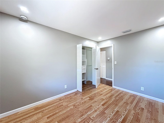 unfurnished bedroom featuring a closet, visible vents, recessed lighting, light wood finished floors, and baseboards