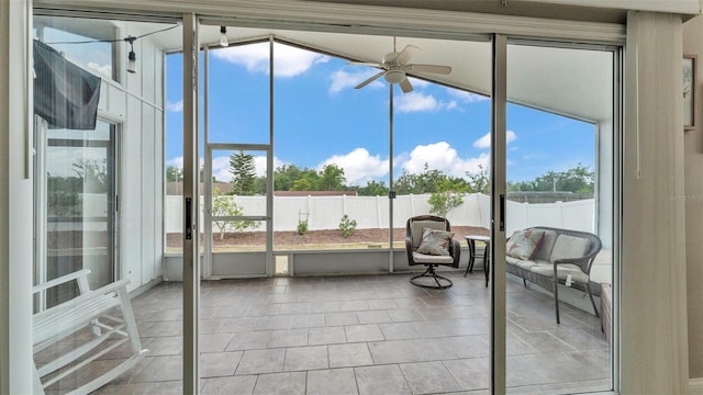 sunroom / solarium featuring a ceiling fan