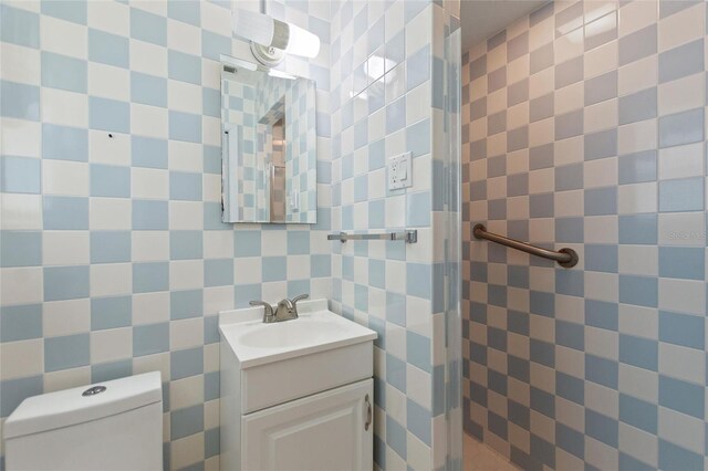 716 S Franklin Pl, Lakeland, FL 33815 - bathroom with tile walls, vanity, and toilet