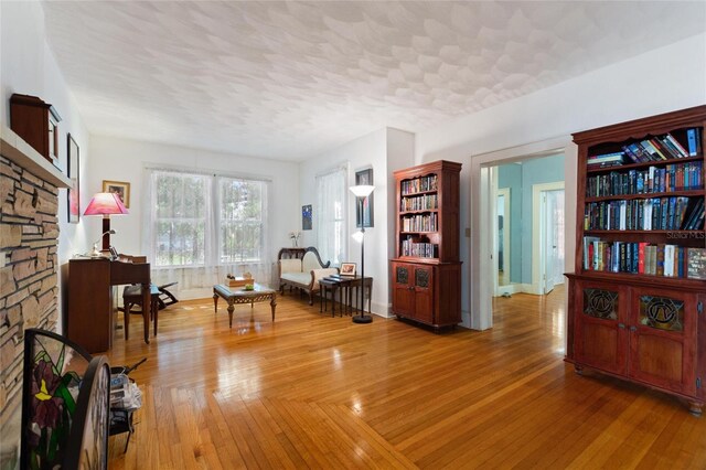 716 S Franklin Pl, Lakeland, FL 33815 - sitting room with light wood-style floors
