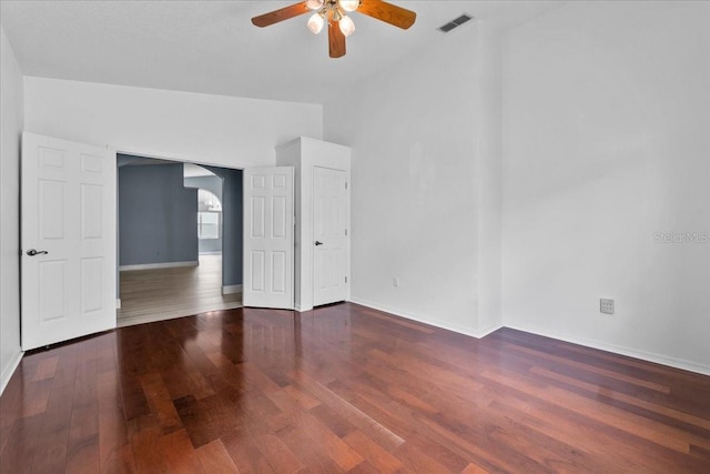 6086 Swallow Dr, Lakeland, FL 33809 - unfurnished room featuring ceiling fan, arched walkways, vaulted ceiling, wood finished floors, and baseboards