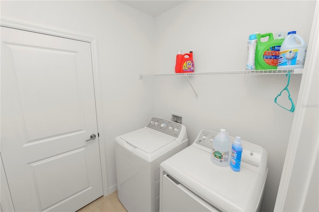 2039 Rosewood Cir, Lakeland, FL 33810 - washroom featuring washer and clothes dryer