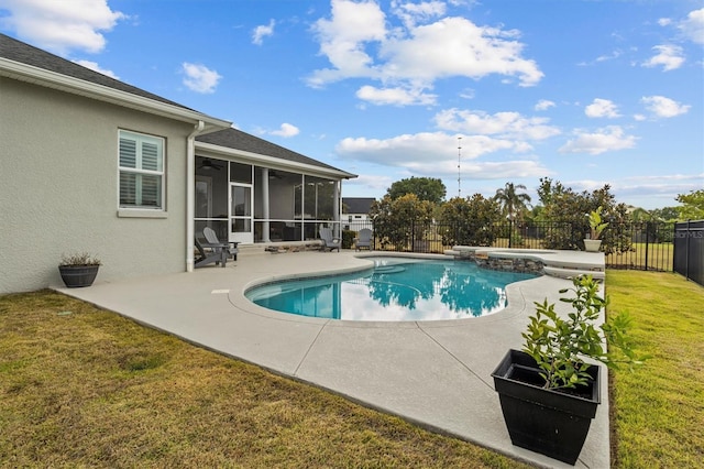 8909 N Campbell Rd, Lakeland, FL 33810 - view of swimming pool with a sunroom, a fenced backyard, a patio area, ceiling fan, and a pool with connected hot tub