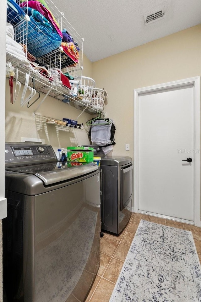 4041 Byrds Crossing Dr, Lakeland, FL 33812 - laundry room featuring washing machine and clothes dryer and light tile patterned floors
