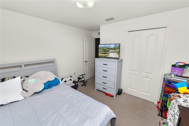 1825 Wallace Manor Ln, Winter Haven, FL 33880 - carpeted bedroom featuring a closet
