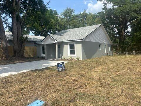 ranch-style home featuring stucco siding