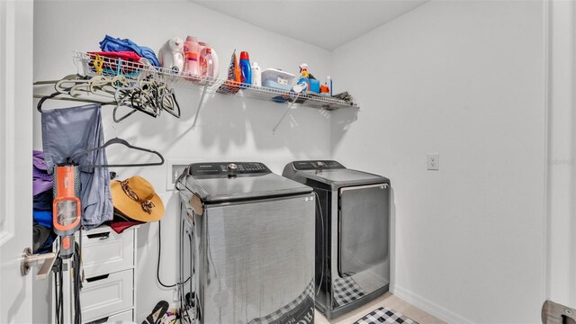2991 Flying Blackbird Rd, Bartow, FL 33830 - clothes washing area with separate washer and dryer and baseboards