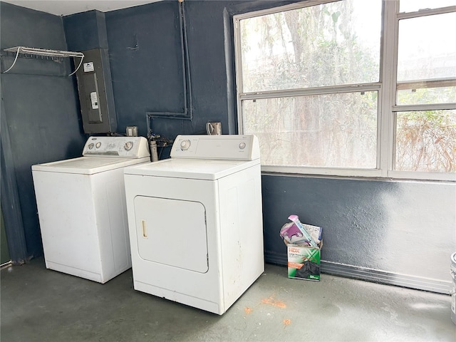 1160 Austin St, Bartow, FL 33830 - clothes washing area featuring washing machine and clothes dryer
