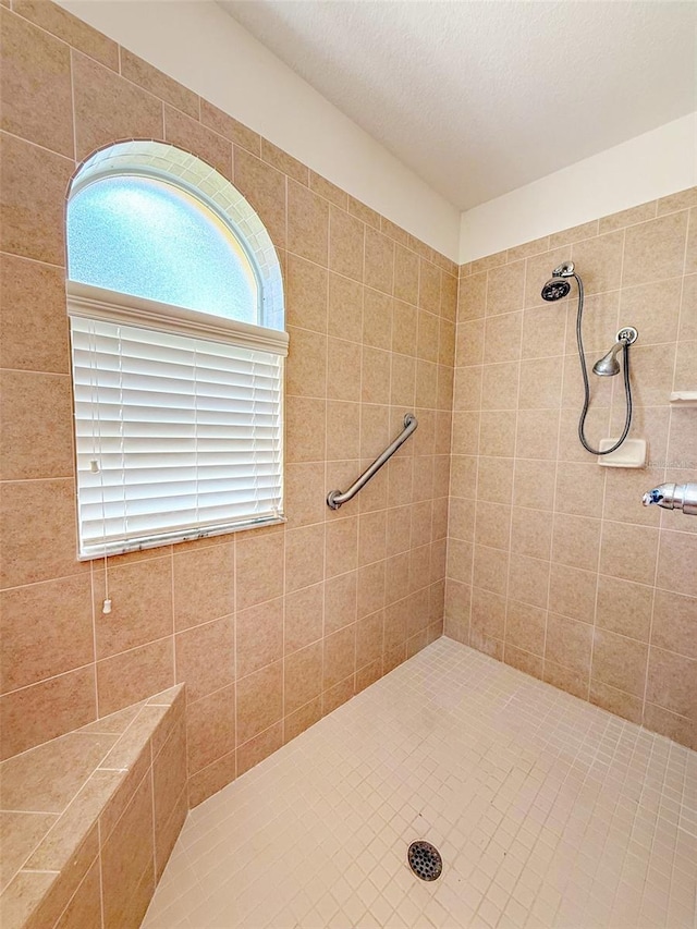 3798 N Chandler Dr, Hernando, FL 34442 - bathroom featuring a tile shower
