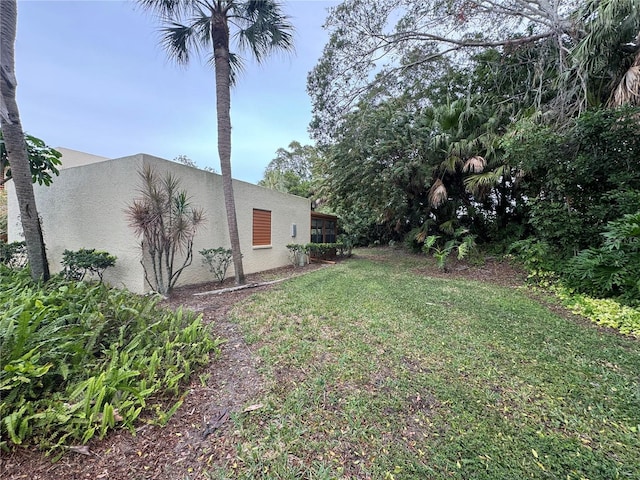 135 Wild Palm Dr, Bradenton, FL 34210 - view of green lawn