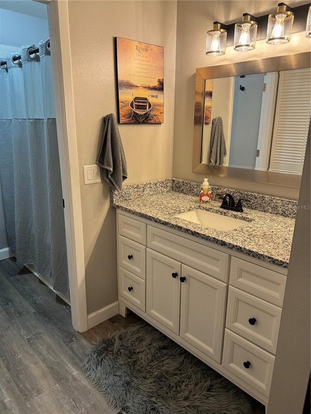 135 Wild Palm Dr, Bradenton, FL 34210 - full bath featuring wood finished floors, vanity, baseboards, and a shower with curtain