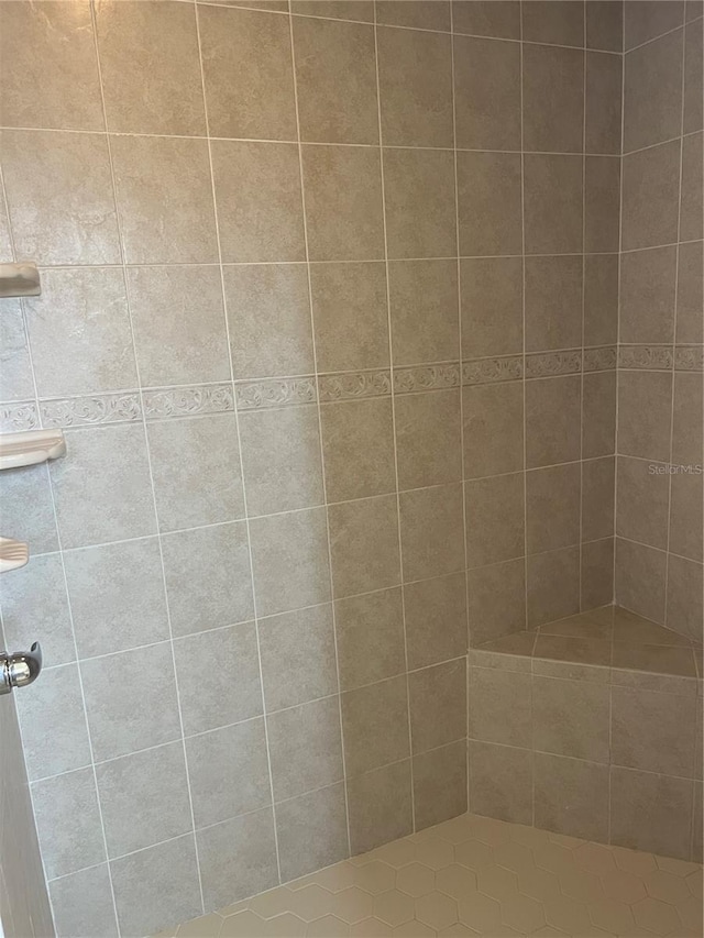 200 S Goodman Ave, Lake Alfred, FL 33850 - full bathroom featuring tiled shower